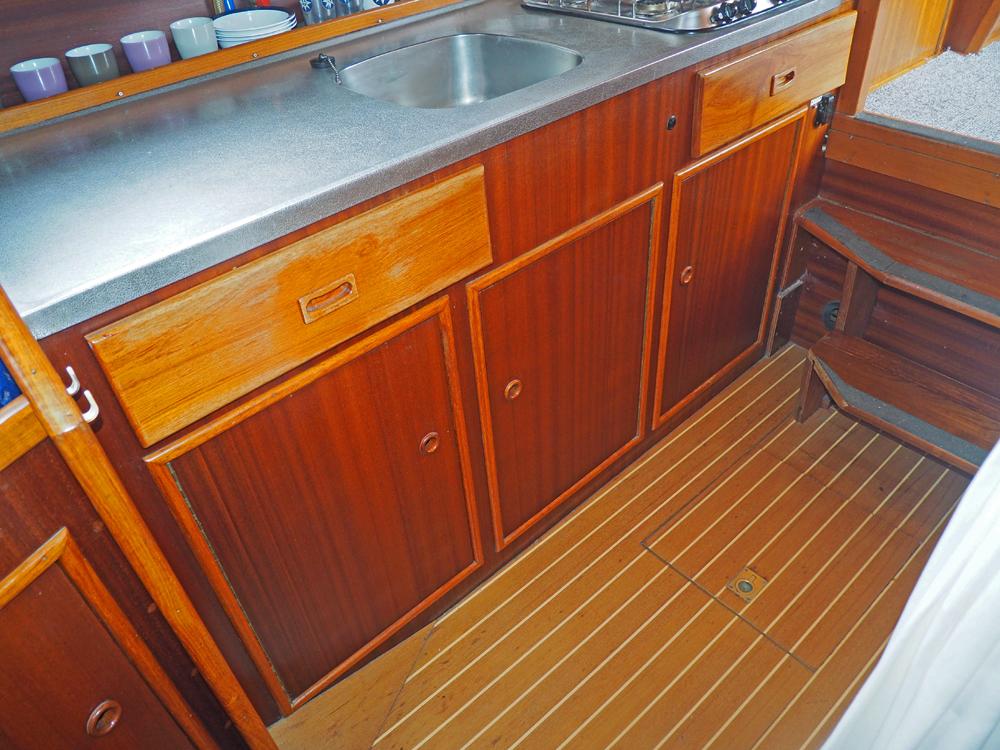 Cabin en avant, H&eacute;bergements